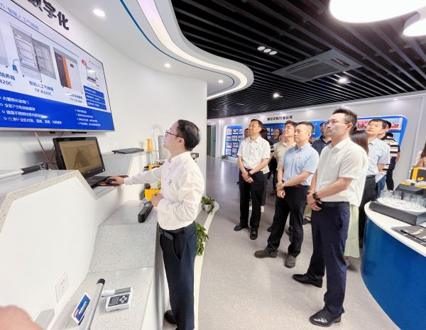 全國農(nóng)技中心黨委“學(xué)習(xí)運(yùn)用‘千萬工程’經(jīng)驗(yàn) 加快推進(jìn)種業(yè)振興行動”主題黨日活動組蒞臨托普云農(nóng)