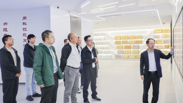 南京農(nóng)業(yè)大學副校長丁艷鋒帶隊蒞臨托普云農(nóng)，共謀深化戰(zhàn)略合作