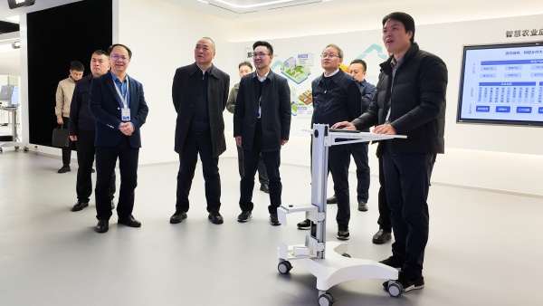 山西省農(nóng)業(yè)農(nóng)村廳黨組書記、廳長(zhǎng)孫京民一行蒞臨托普云農(nóng)調(diào)研考察